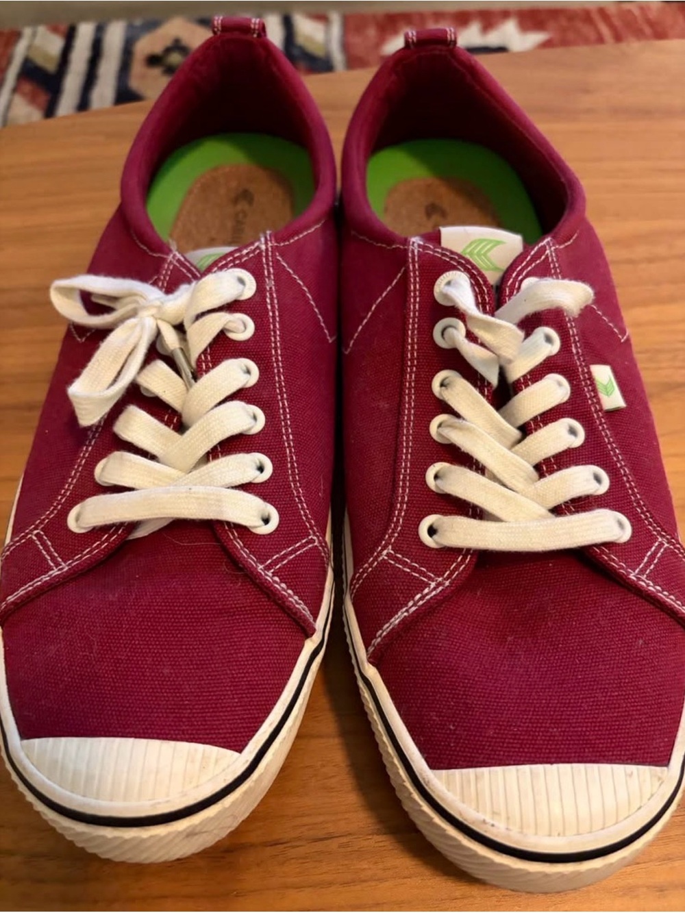 Cariuma OCA Low Stripe Burgundy Red
Canvas Sneakers (11.5)